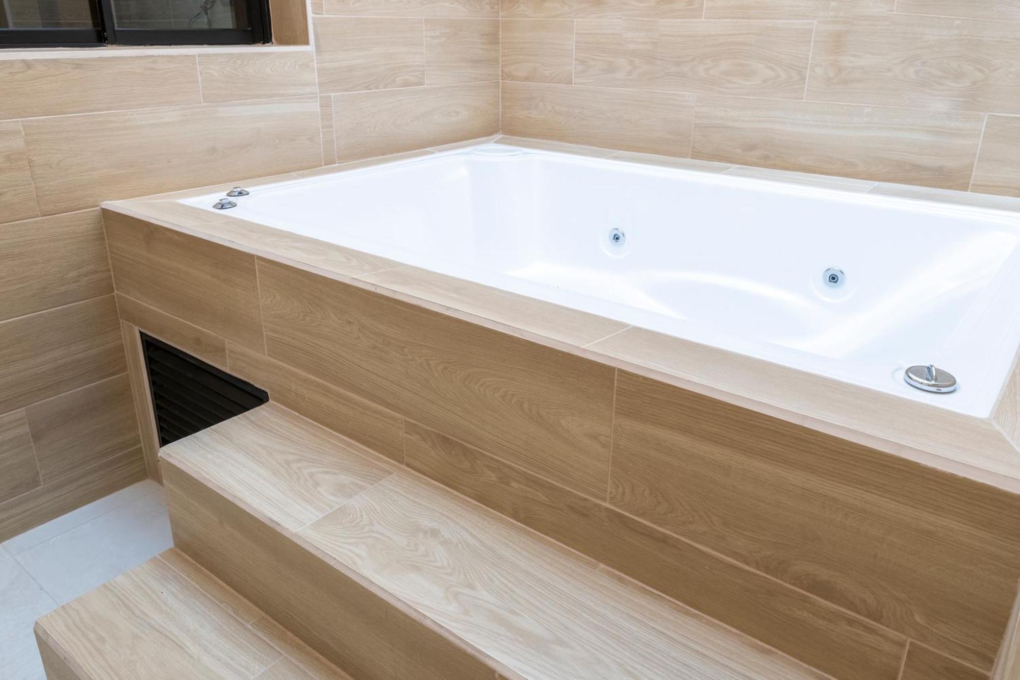 Cozy Apartment Located In Manila With Jacuzzi And Ac Medellin Exterior photo